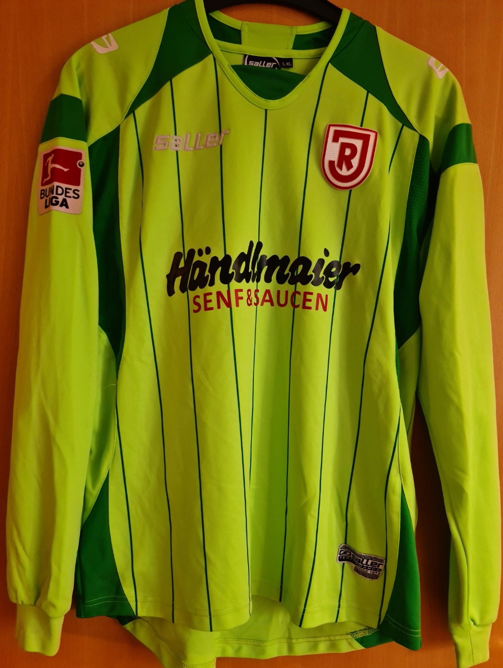 Jahn Regensburg 2013-14 GK 1 Kit