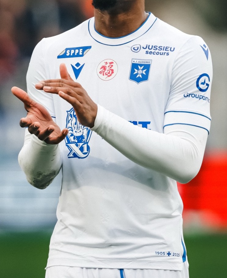 AJ Auxerre 2025-26 Home V2 Kit