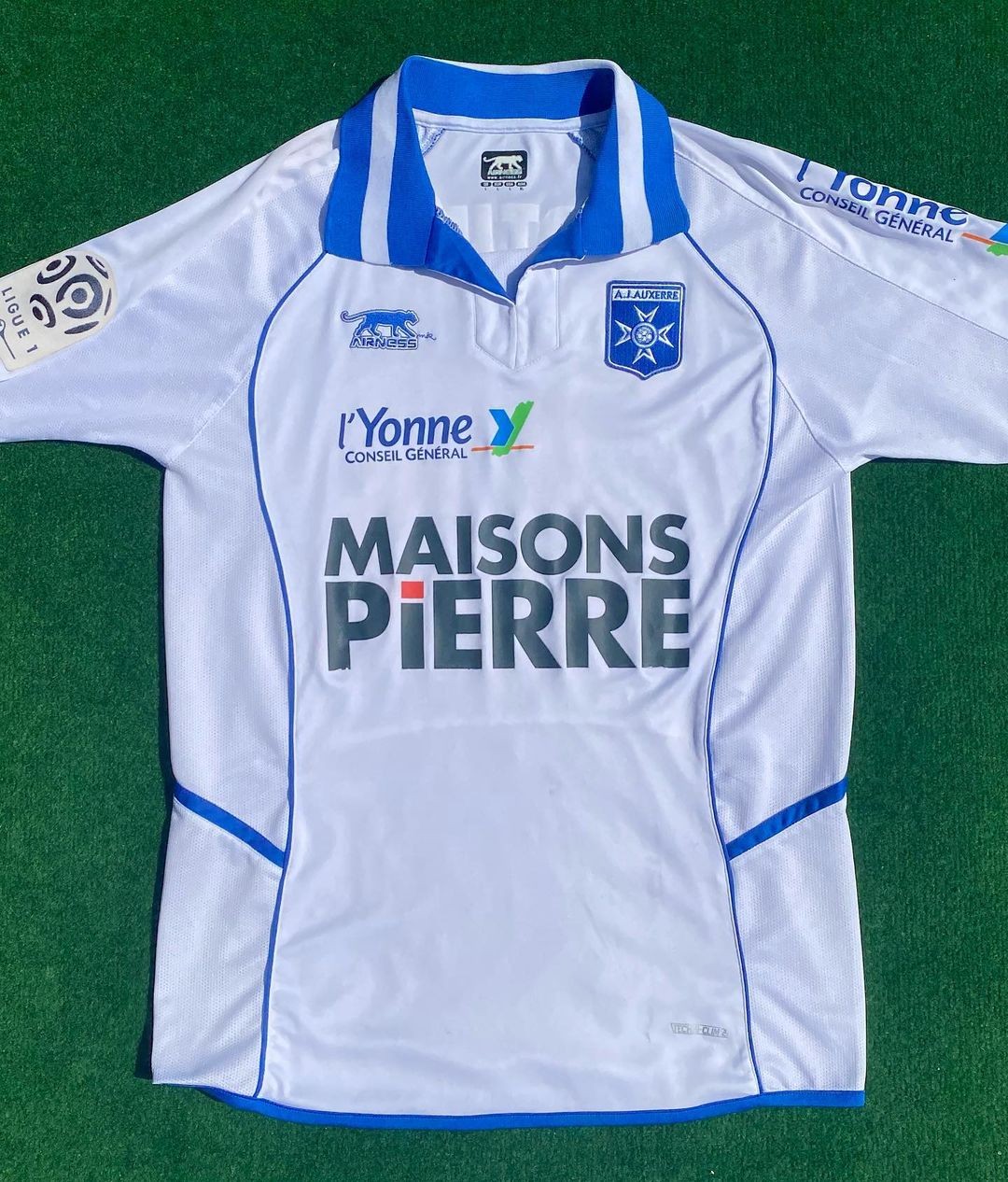 AJ Auxerre 2011-12 Home Kit
