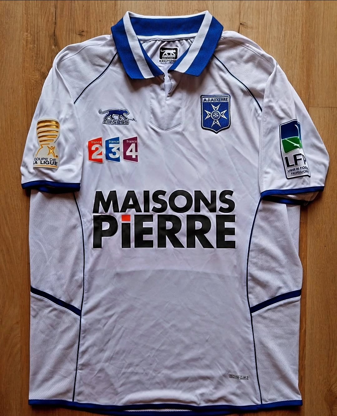 AJ Auxerre 2011-12 Coupe de la Ligue Home Kit