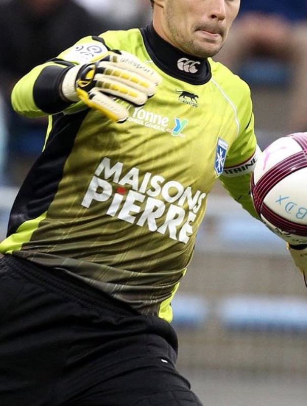 AJ Auxerre 2011-12 GK 2 Kit