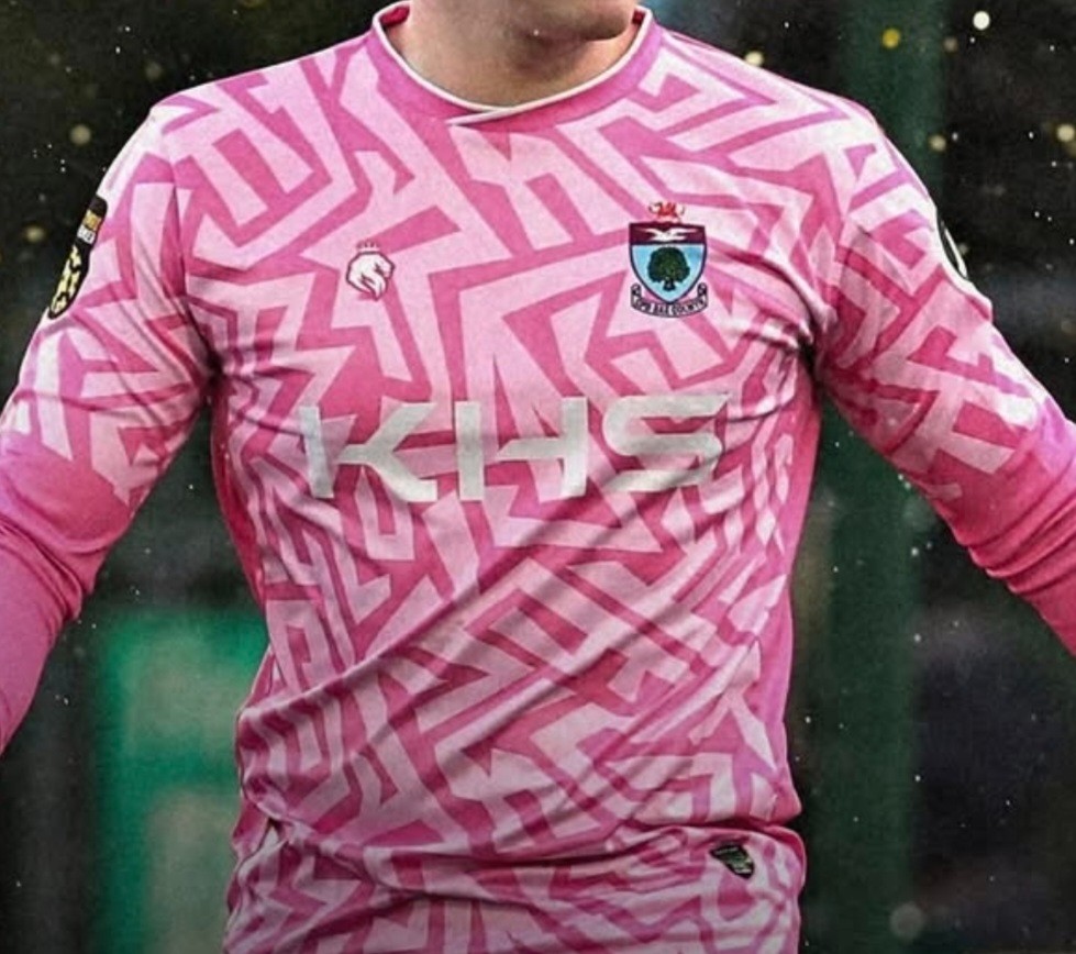 Colwyn Bay 2025-26 GK 2 Kit