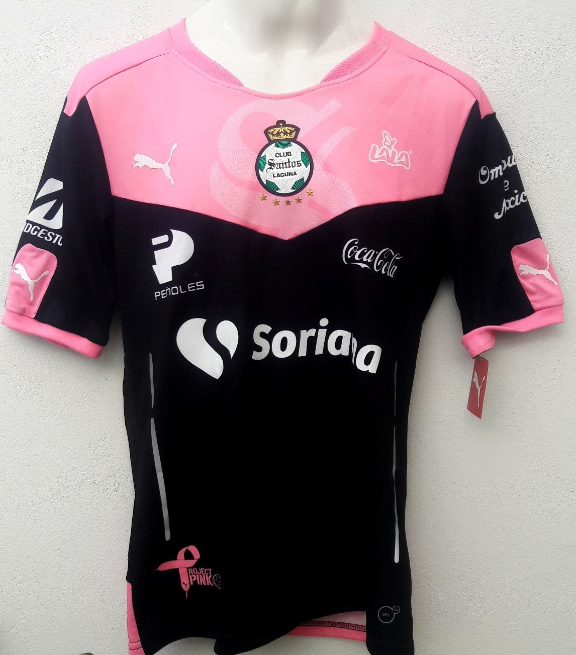 Santos Laguna 2016-17 GK Pink October Kit