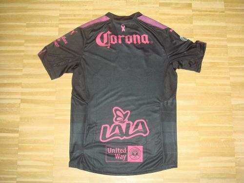 Santos Laguna 2017-18 Pink October Kit