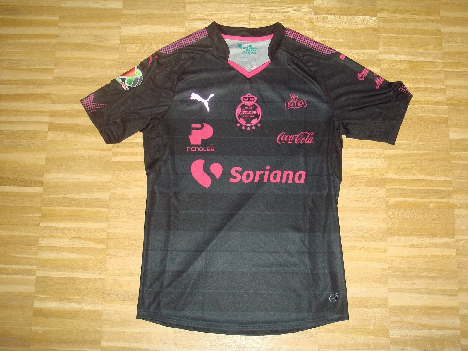 Santos Laguna 2017-18 Pink October Kit