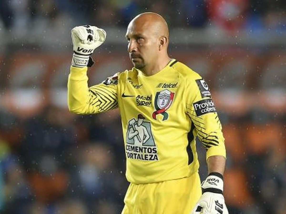 CF Pachuca 2017-18 GK Special Kit