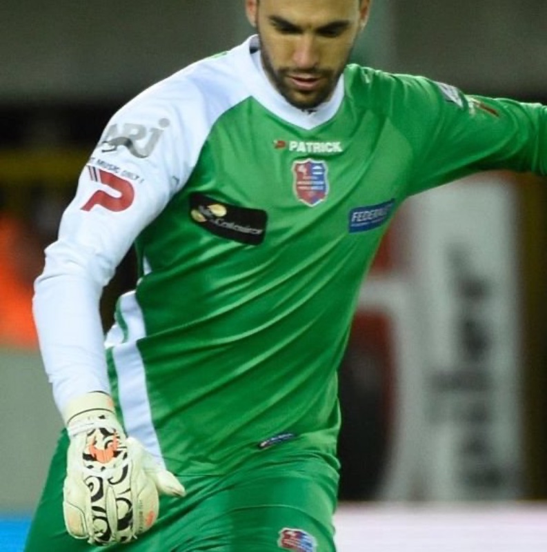 Royal Excel Mouscron 2015-16 GK 1 Kit