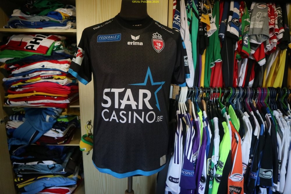 Royal Excel Mouscron 2017-18 Away Kit