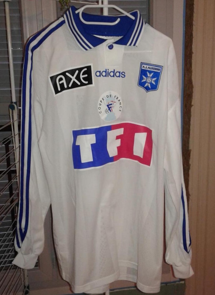 AJ Auxerre 1996-97 Coupe de France Home Kit