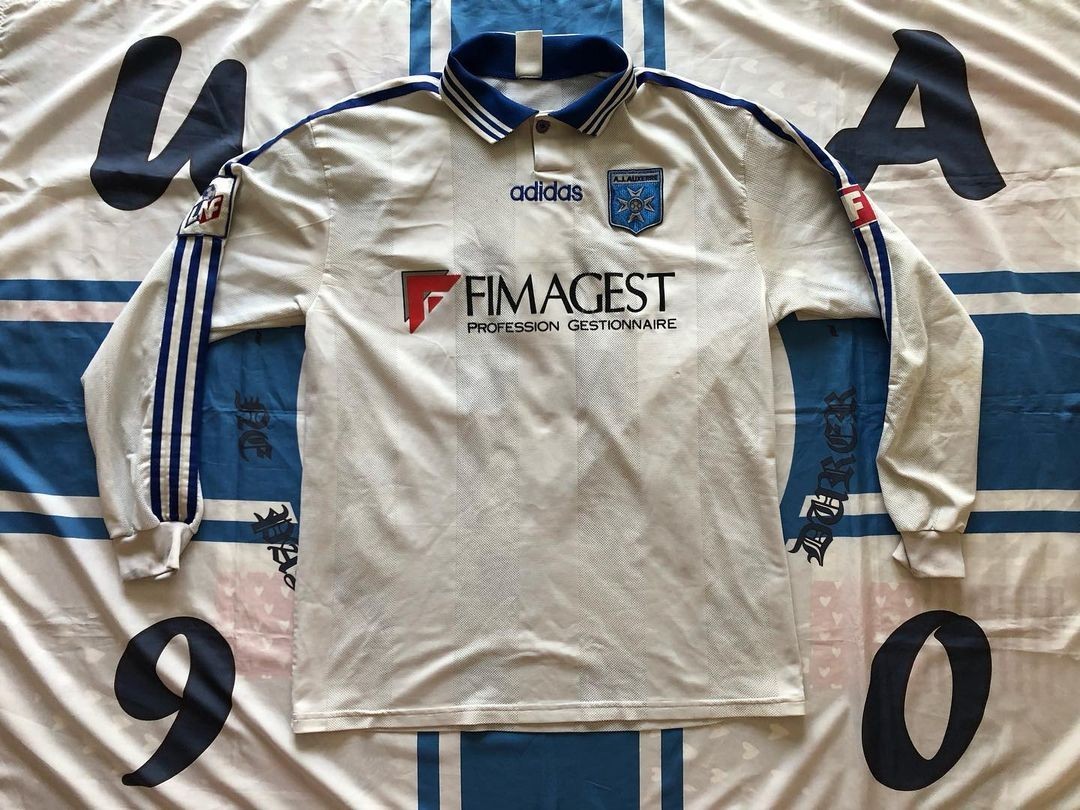 AJ Auxerre 1996-97 Home 2 Kit