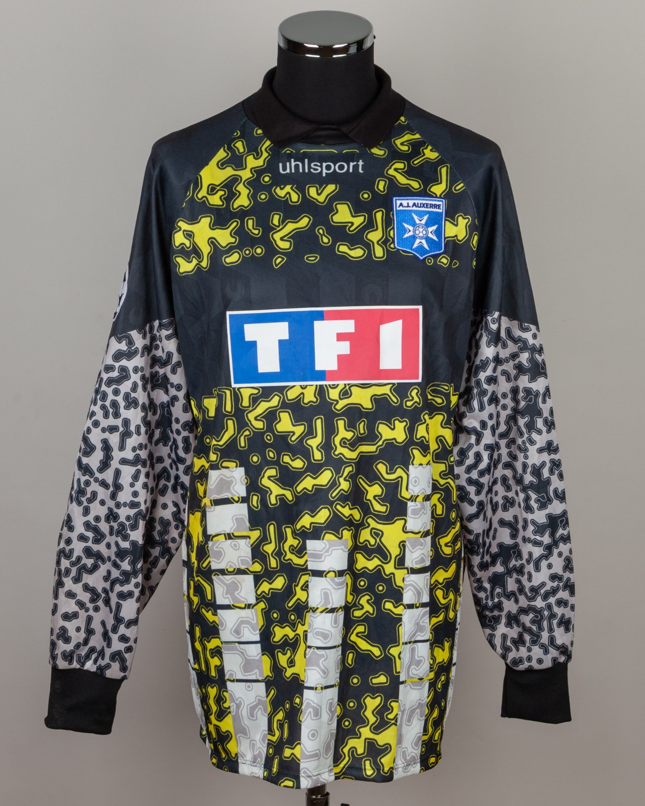 AJ Auxerre 1996-97 Champions League GK Kit