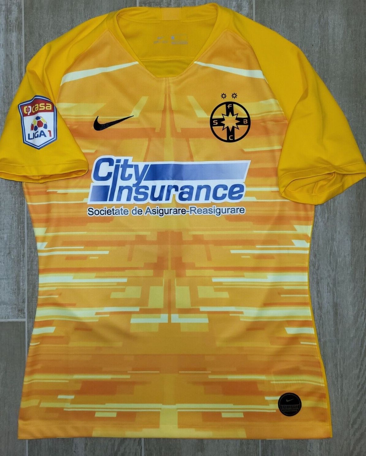 FCSB 2019-20 GK 1 Kit