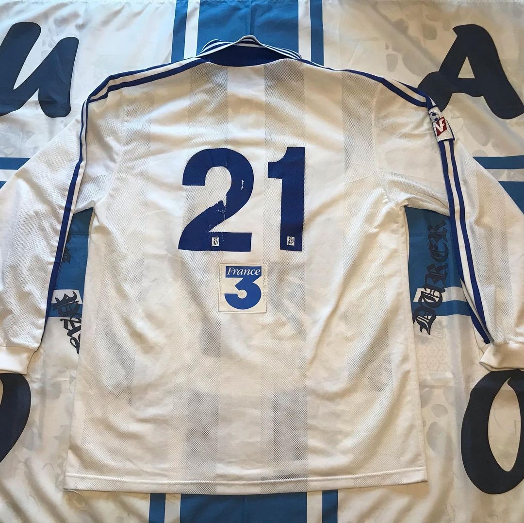 AJ Auxerre 1997-98 Cup Home Kit