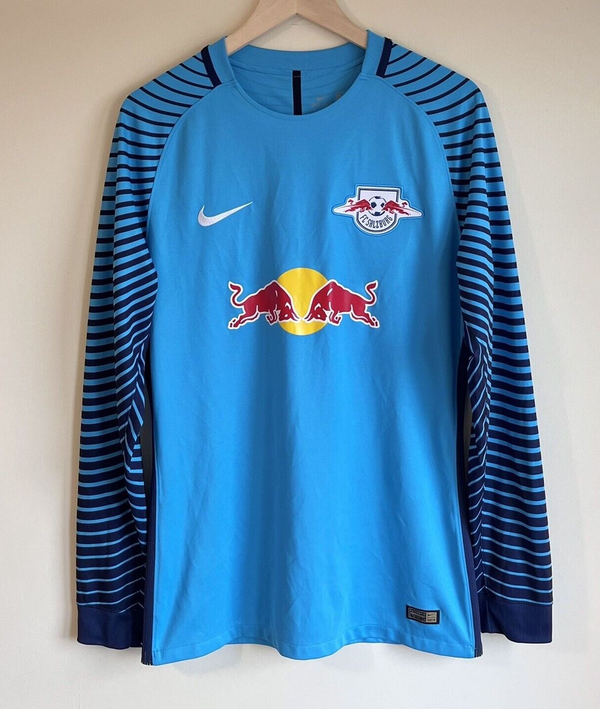 Red Bull Salzburg 2016-17 GK 1 Kit