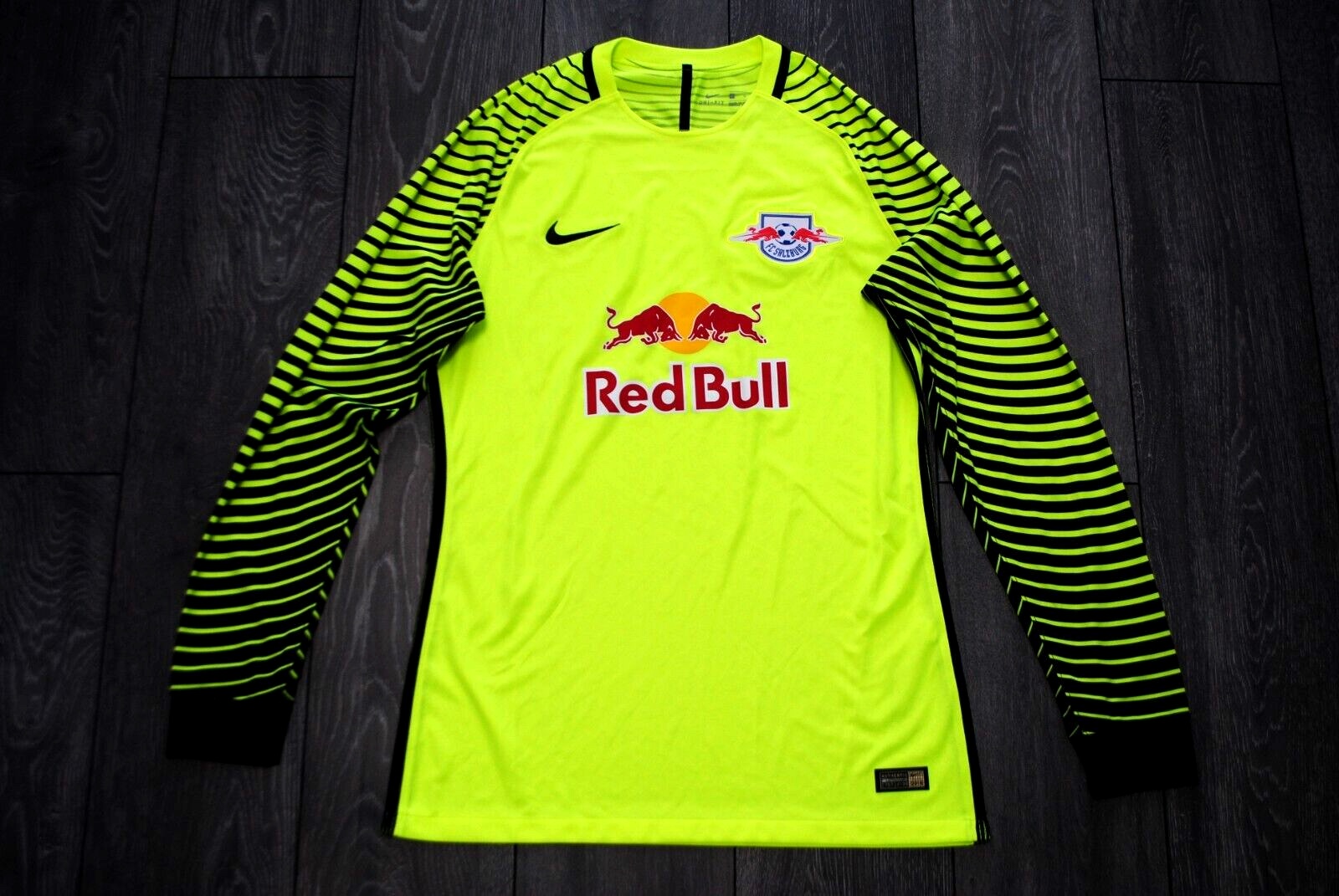 Red Bull Salzburg 2016-17 GK 2 Kit
