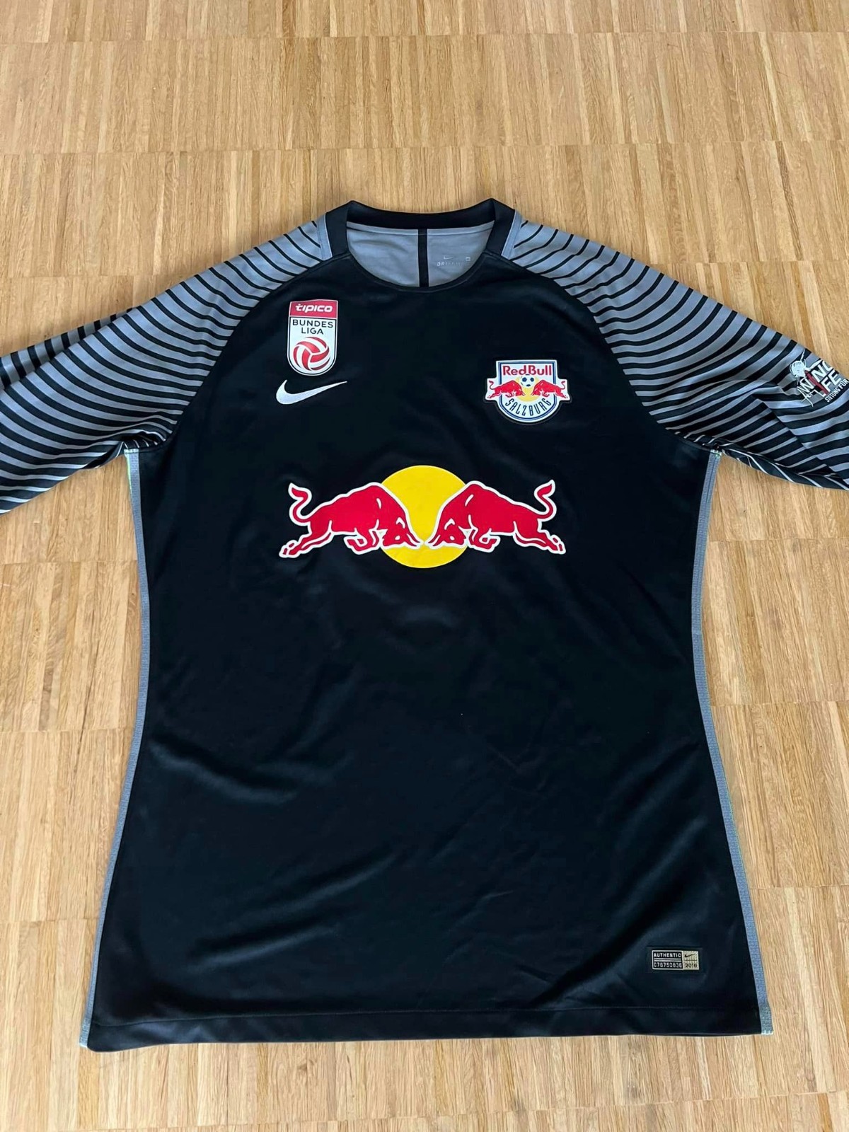 Red Bull Salzburg 2016-17 GK 3 Kit