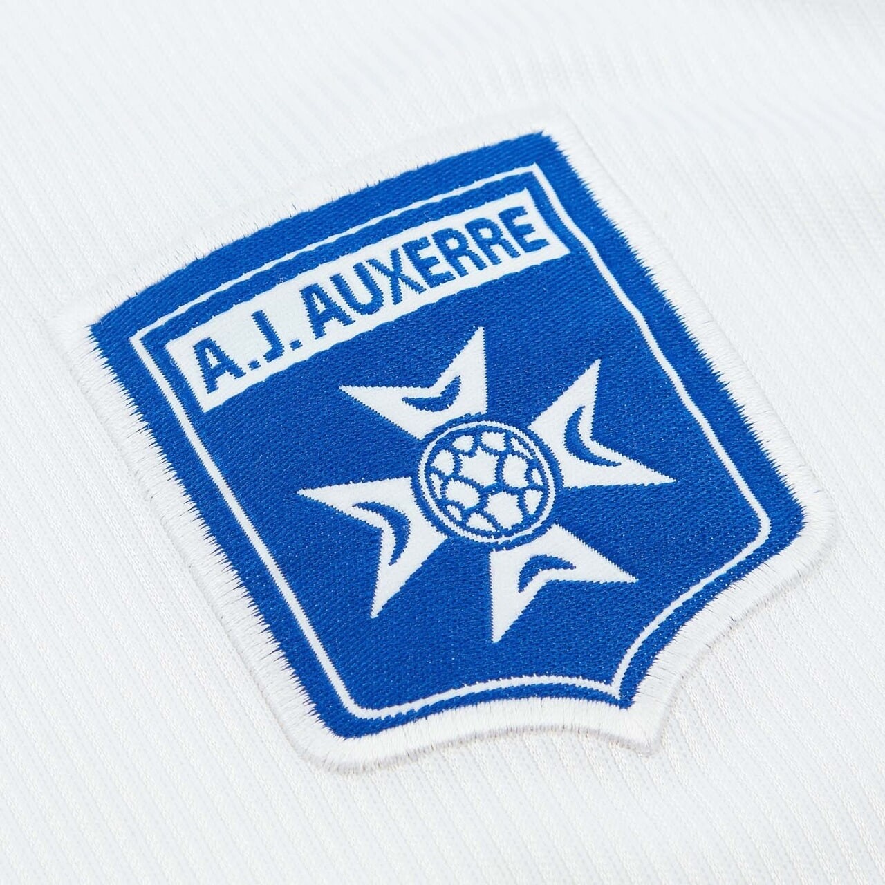 AJ Auxerre 1998-99 Home Kit