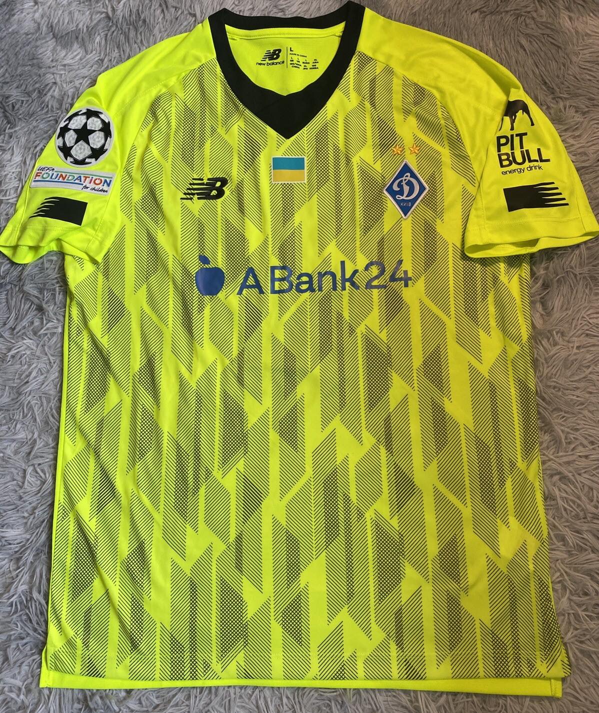 Dynamo Kyiv 2021-22 Champions League GK Kit