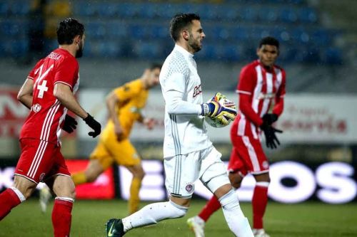 Olympiacos Piraeus 2016-17 GK 3 Kit