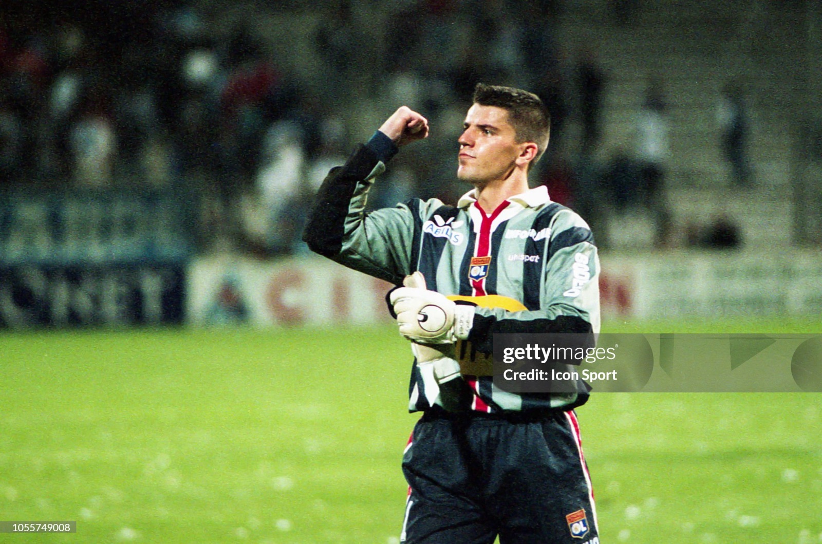 Olympique Lyonnais 1999-00 GK 2 Kit