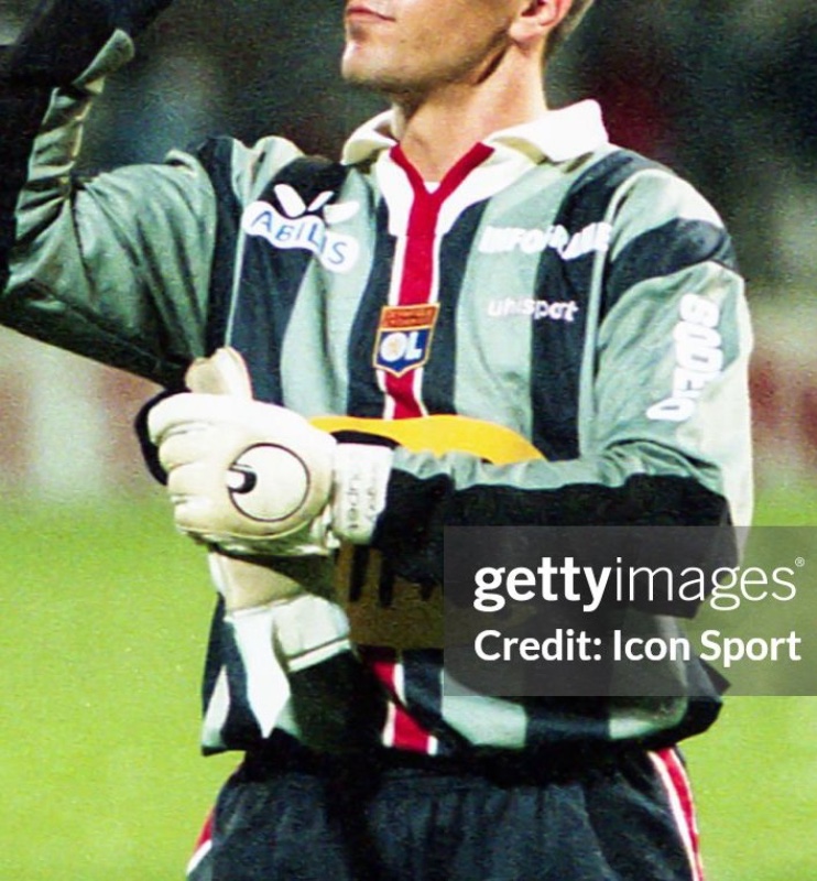 Olympique Lyonnais 1999-00 GK 2 Kit