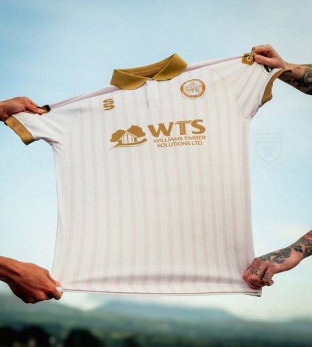 Caernarfon Town 2024-25 Away Kit