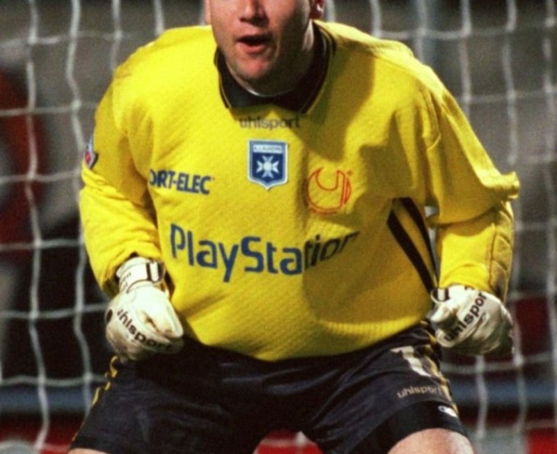 AJ Auxerre 1999-00 GK 1 Kit