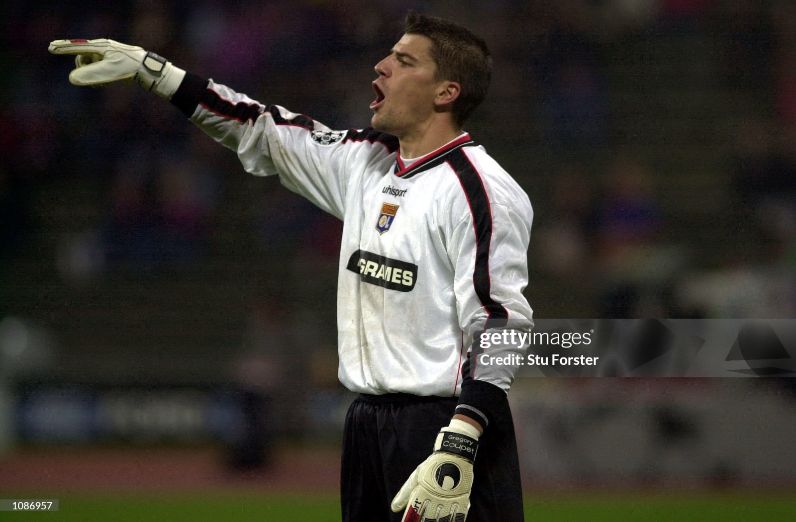 Olympique Lyonnais 2000-01 GK 1 Kit