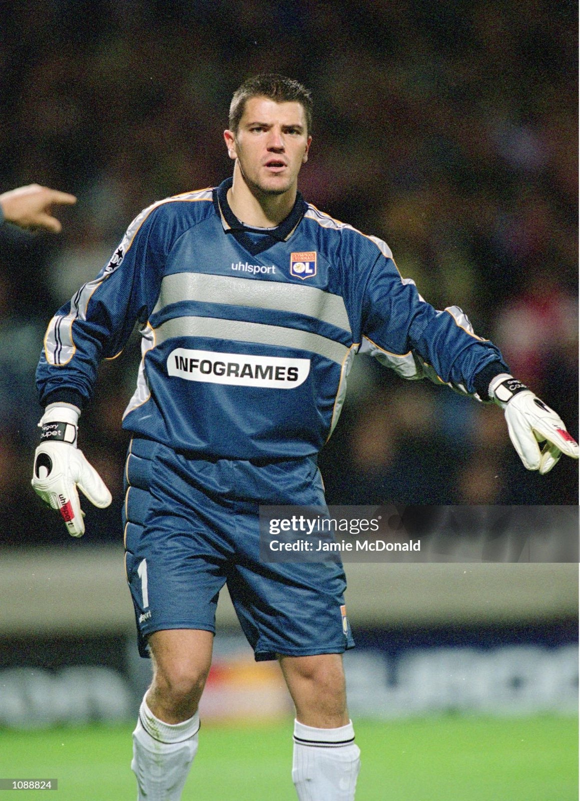 Olympique Lyonnais 2000-01 GK 3 Kit