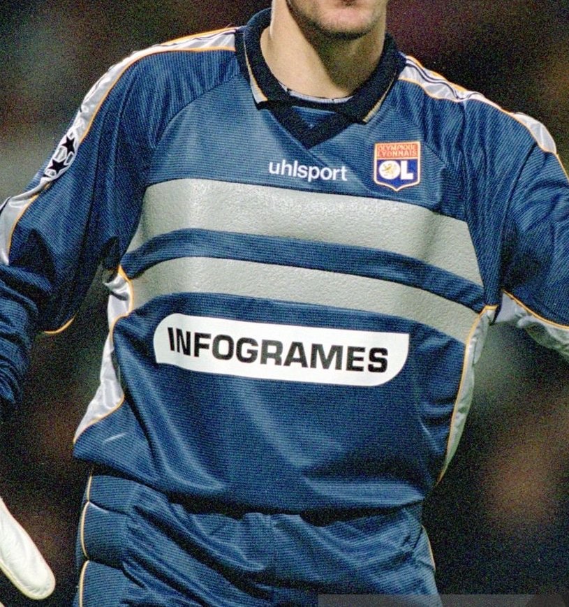 Olympique Lyonnais 2000-01 GK 3 Kit