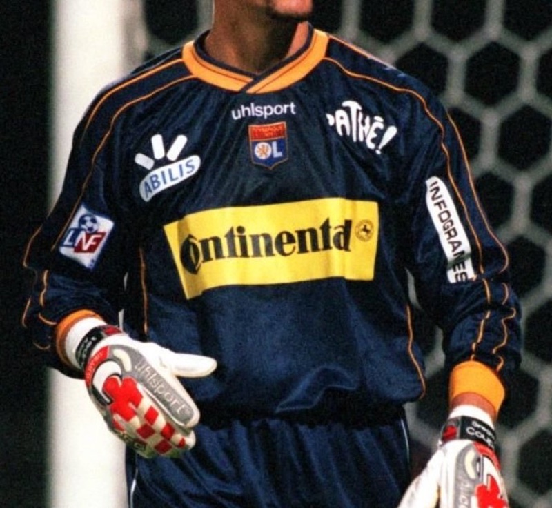 Olympique Lyonnais 2000-01 GK 5 Kit