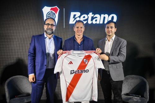 River Plate 2025 Home V2 Kit
