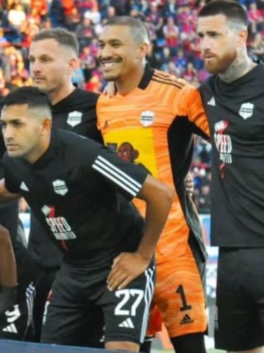 Deportivo Riestra 2025 GK 1 V2 Kit