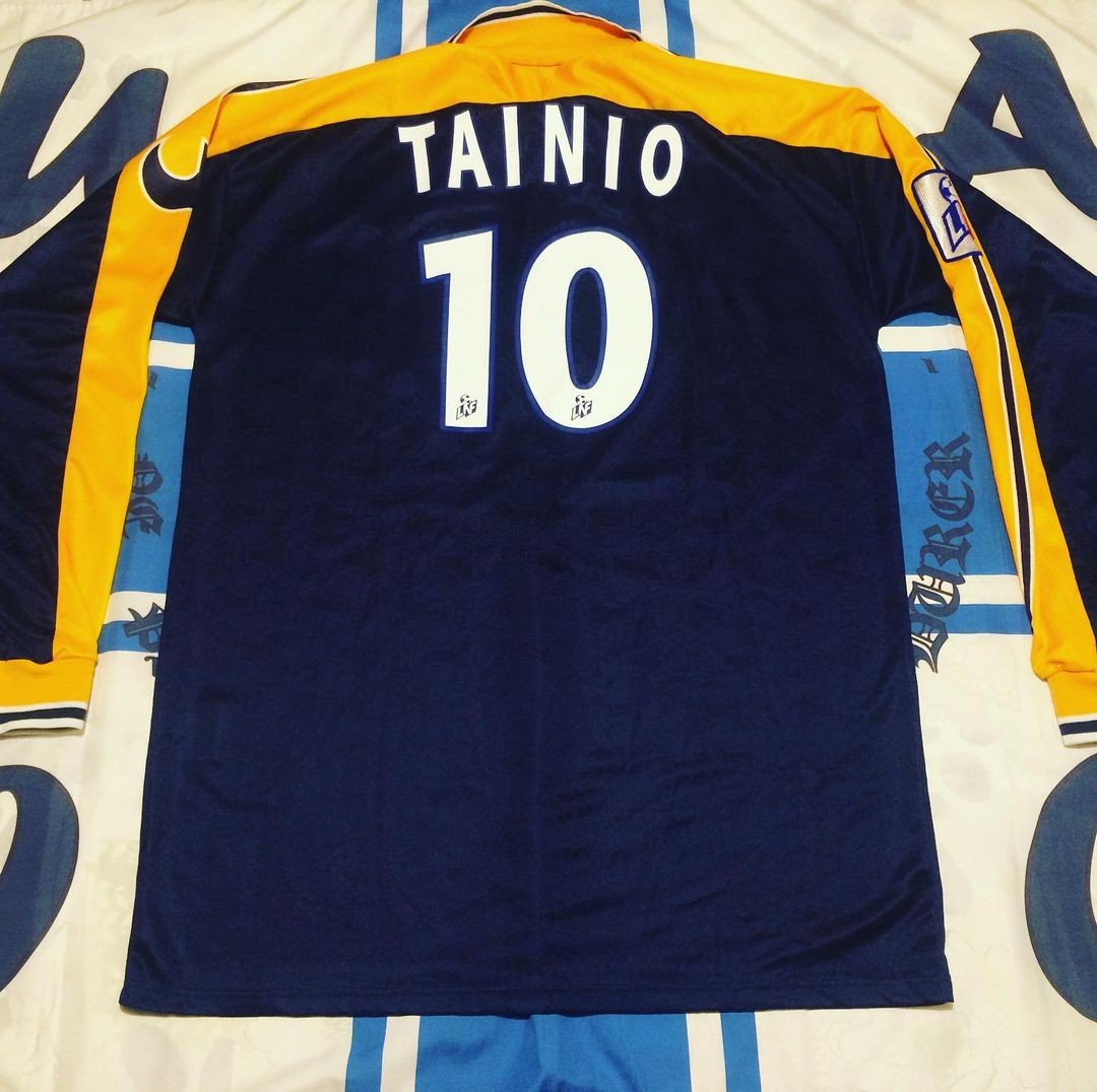 AJ Auxerre 2000-01 Away Kit