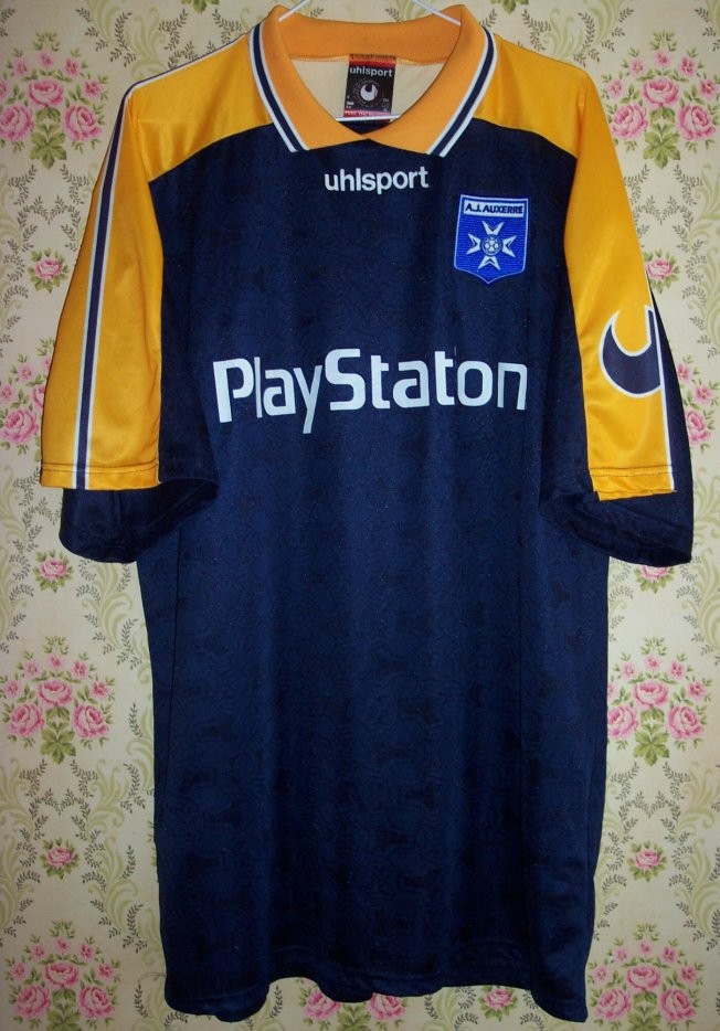 AJ Auxerre 2000-01 Away Kit