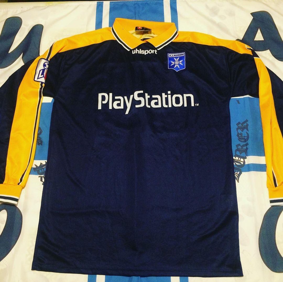 AJ Auxerre 2000-01 Away Kit