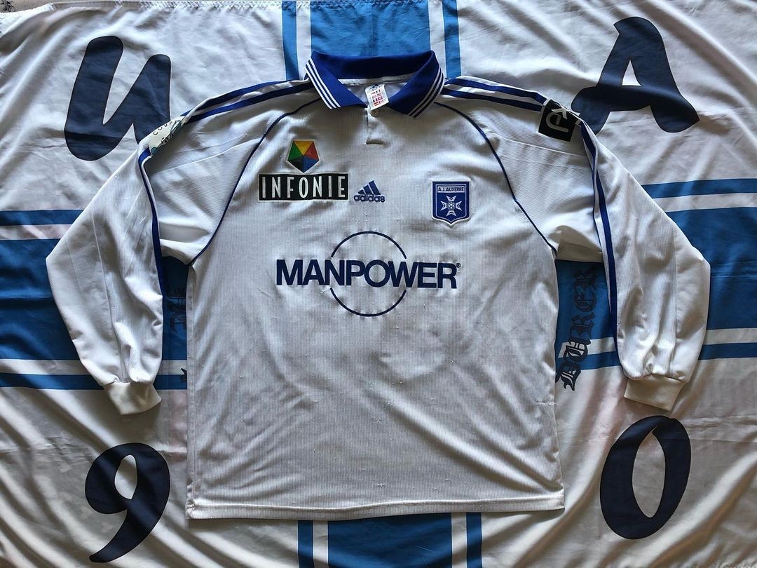 AJ Auxerre 2000-01 Cup Home Kit