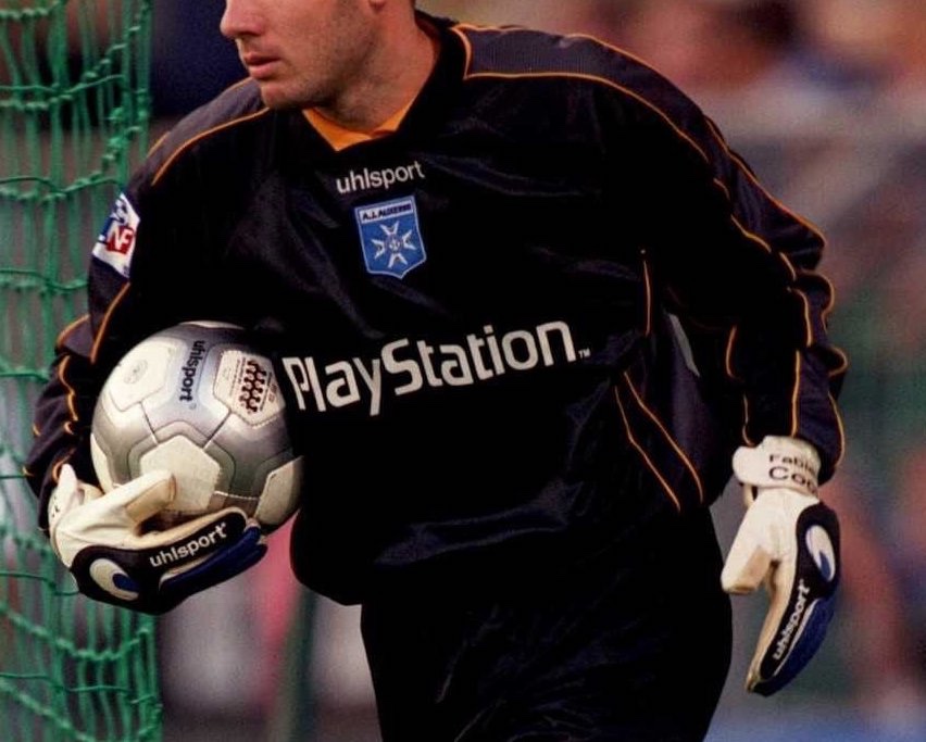 AJ Auxerre 2000-01 GK 1 Kit