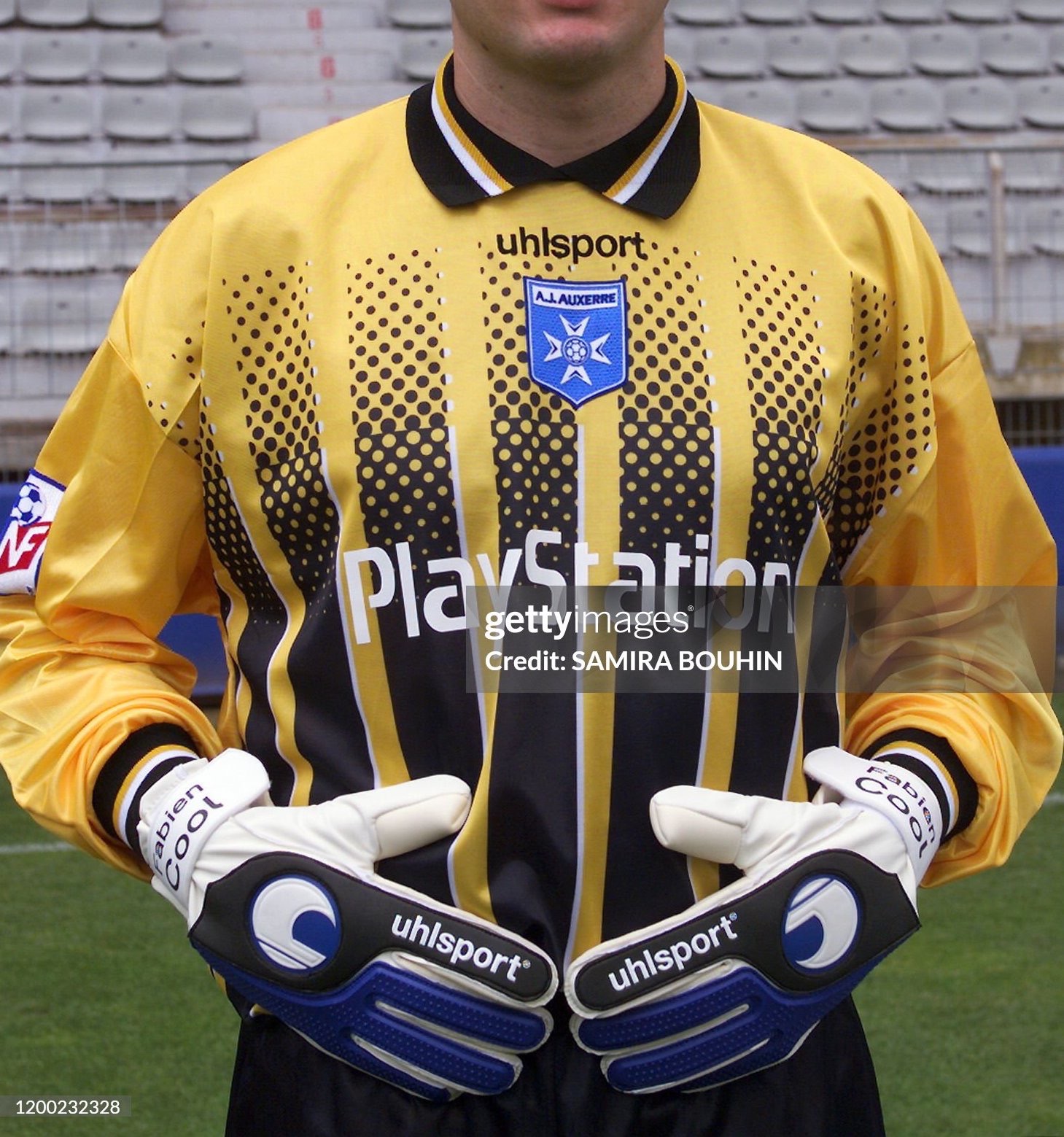 AJ Auxerre 2000-01 GK 2 Kit