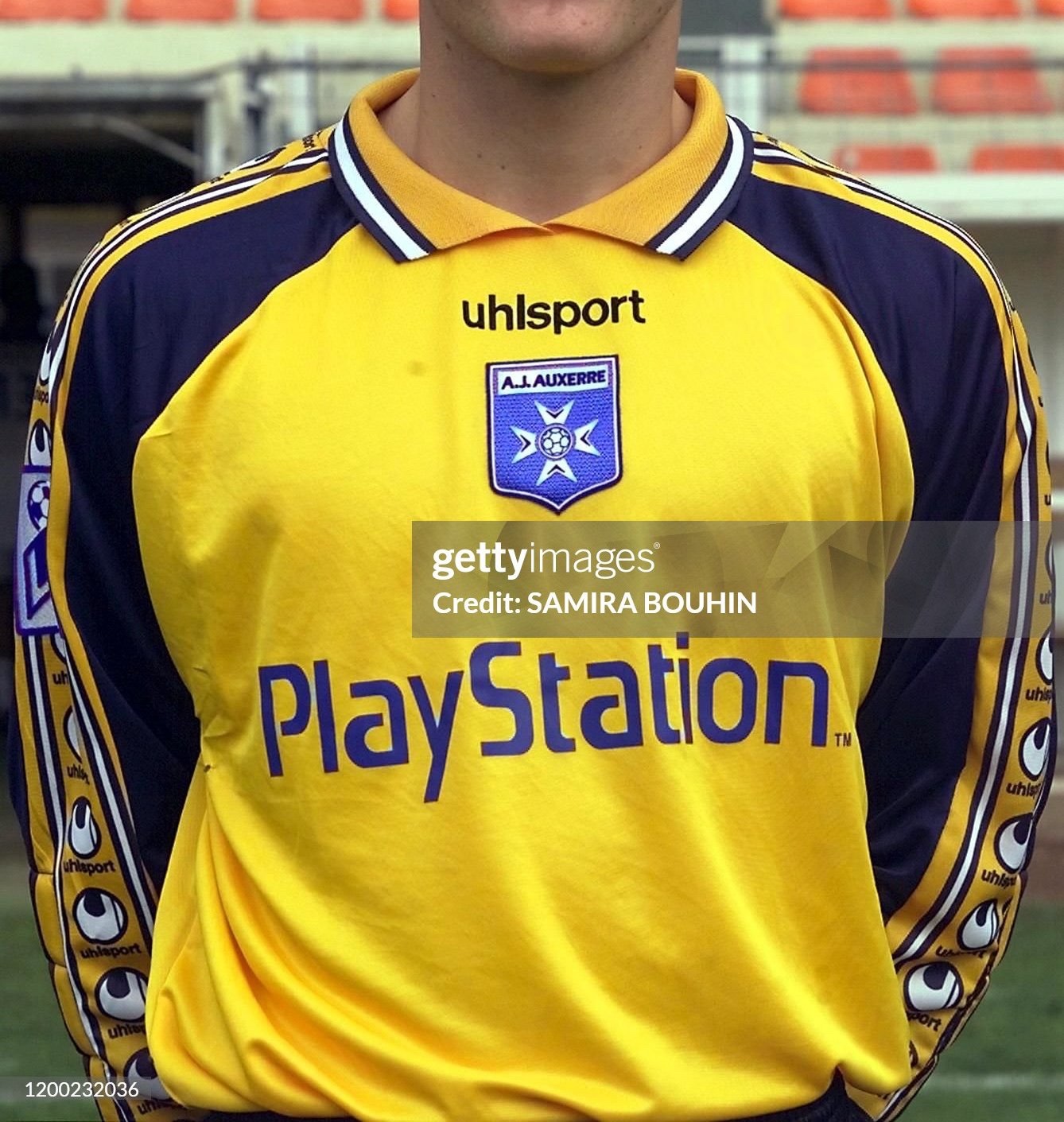 AJ Auxerre 2000-01 GK 3 Kit