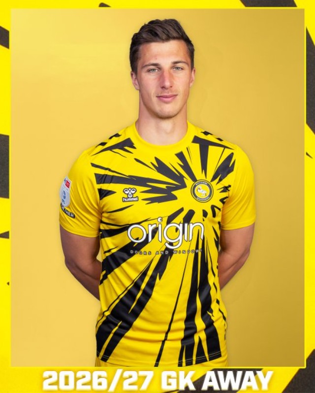 Wycombe Wanderers 2025-26 GK Away Kit