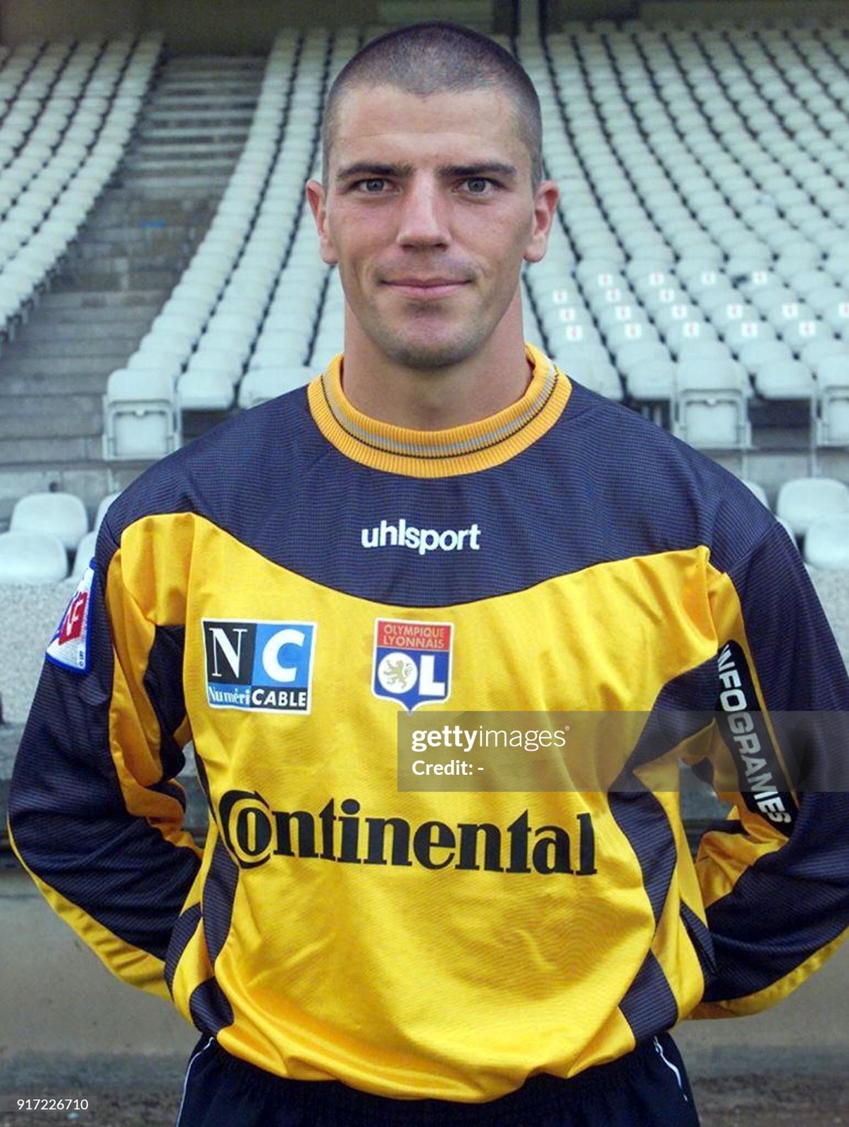 Olympique Lyonnais 2001-02 GK 2 Kit