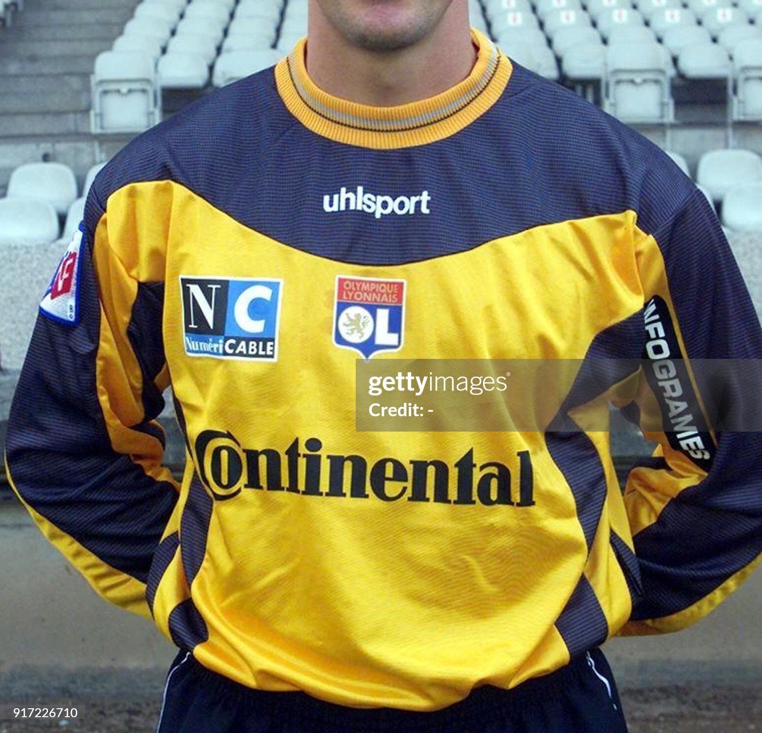 Olympique Lyonnais 2001-02 GK 2 Kit
