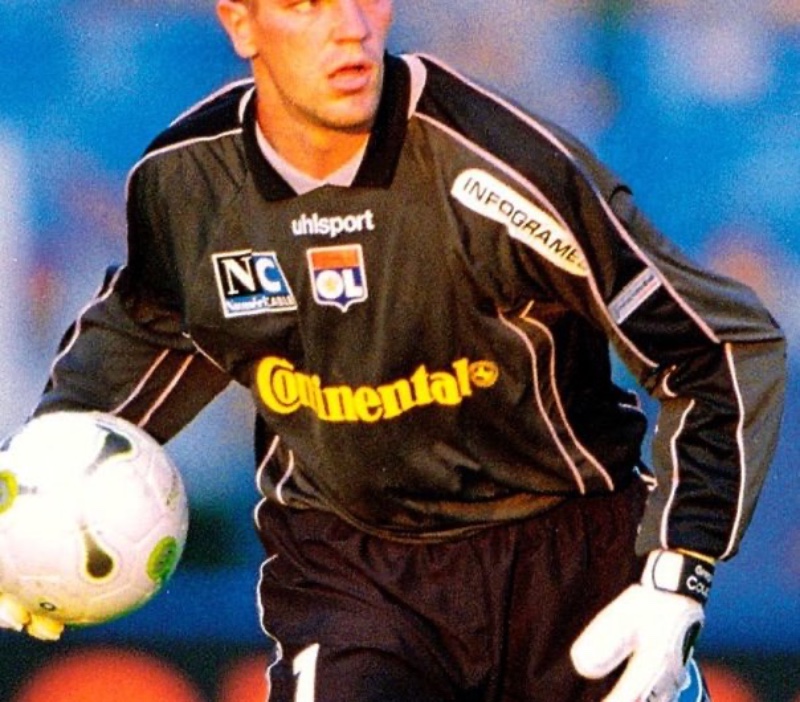 Olympique Lyonnais 2001-02 GK 4 Kit