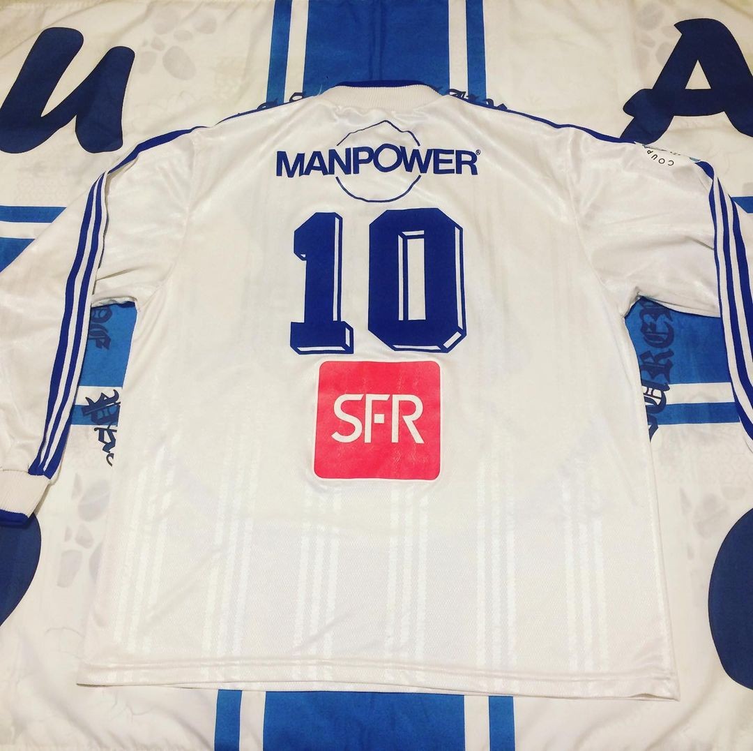 AJ Auxerre 2001-02 Cup Home Kit