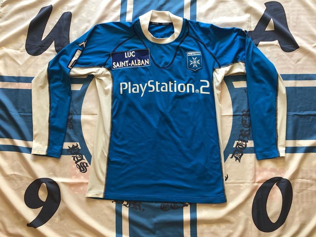 AJ Auxerre 2001-02 Away V2 Kit