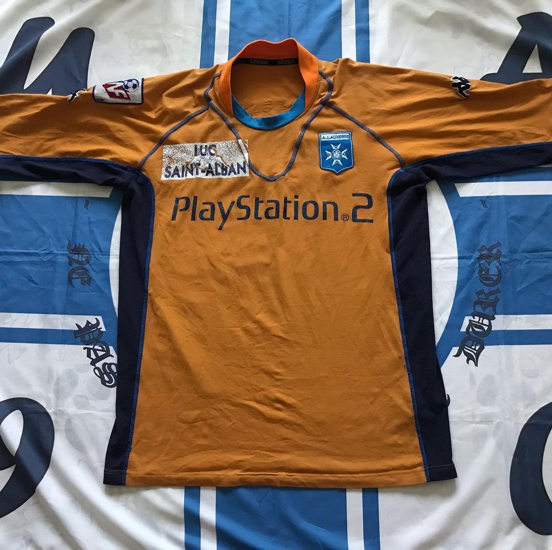 AJ Auxerre 2001-02 Third V2 Kit