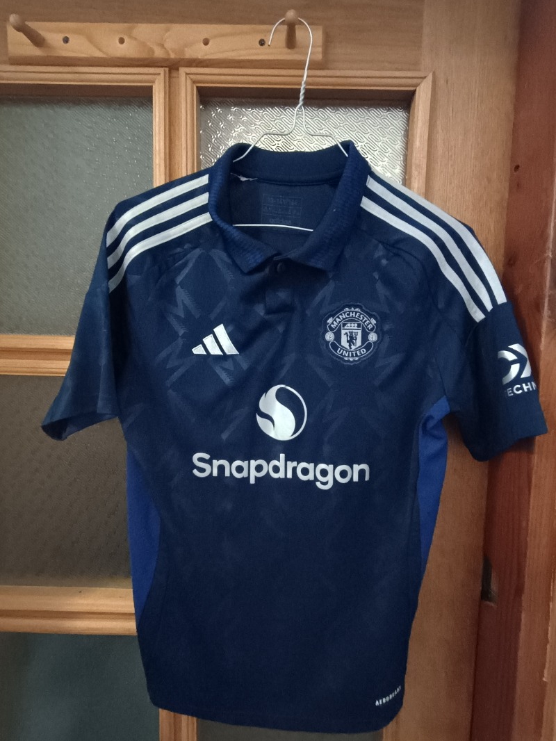 Manchester United 24/25 away