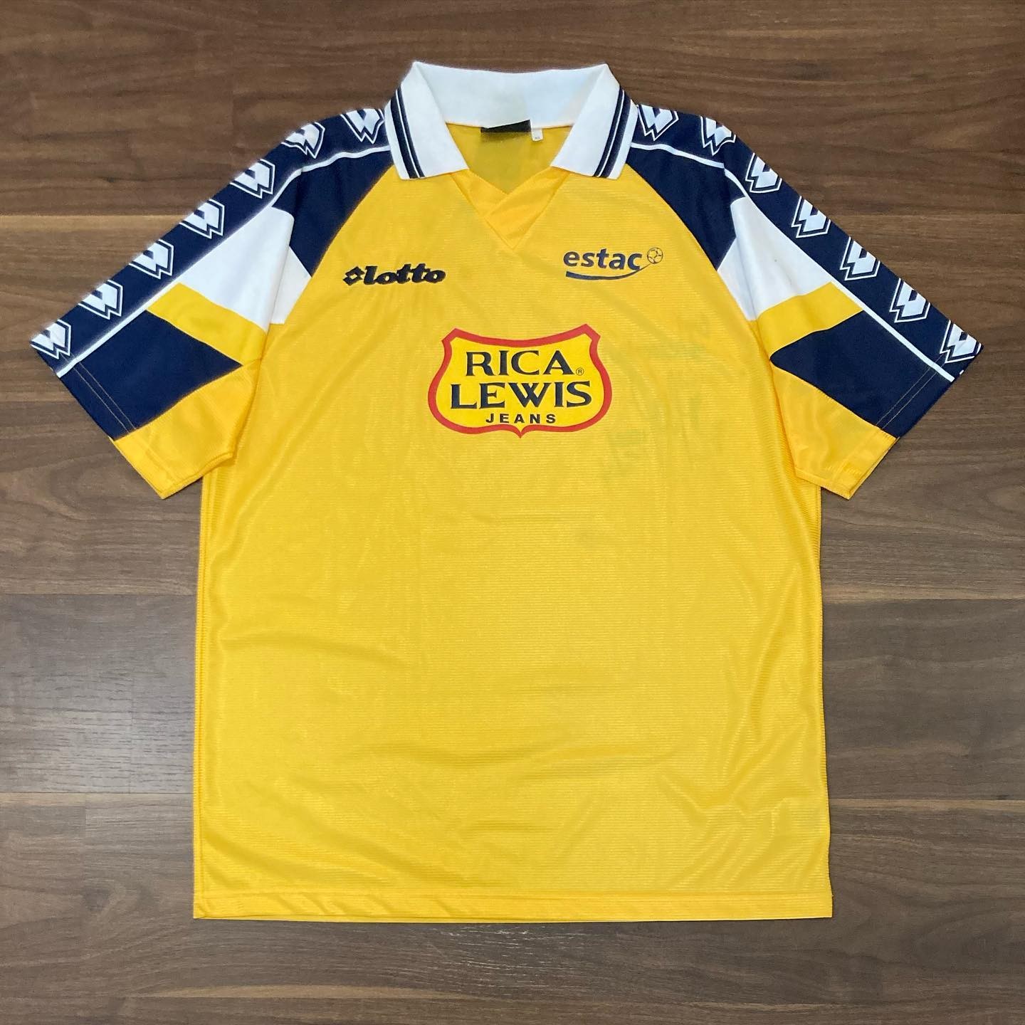 ES Troyes AC 2001-02 Away Kit