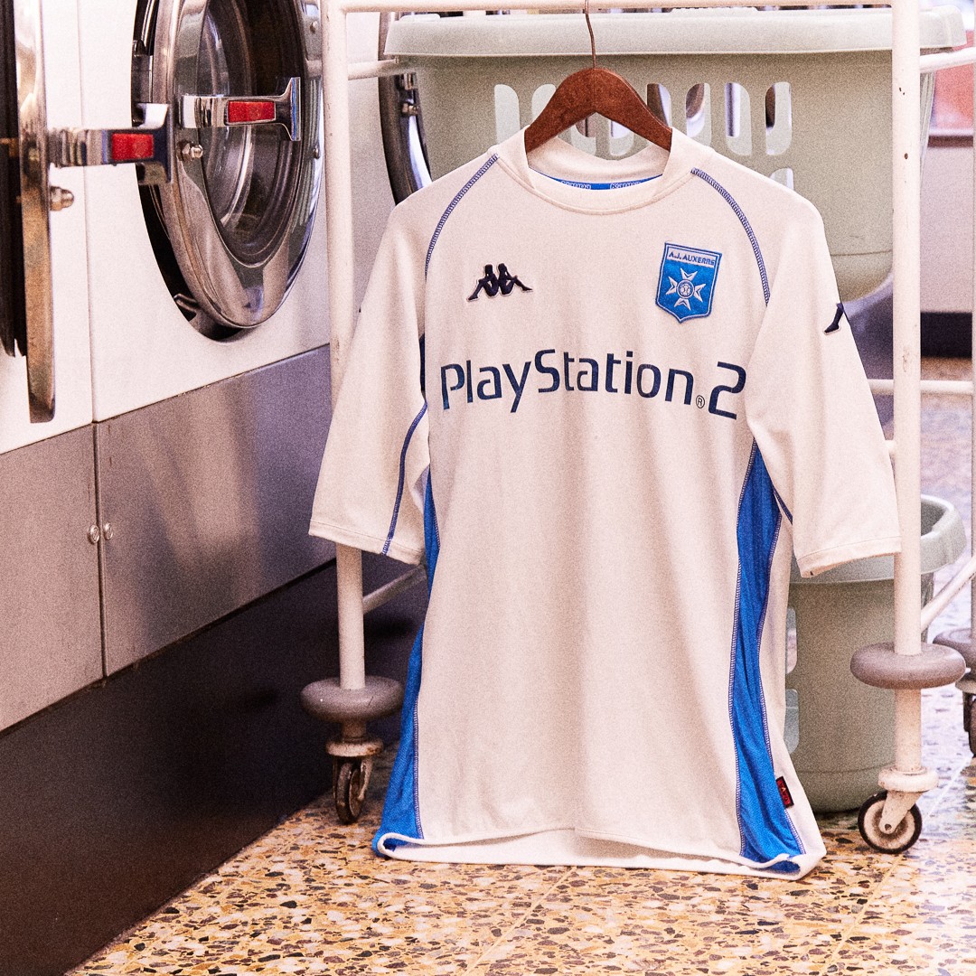 AJ Auxerre 2002-03 Home Kit